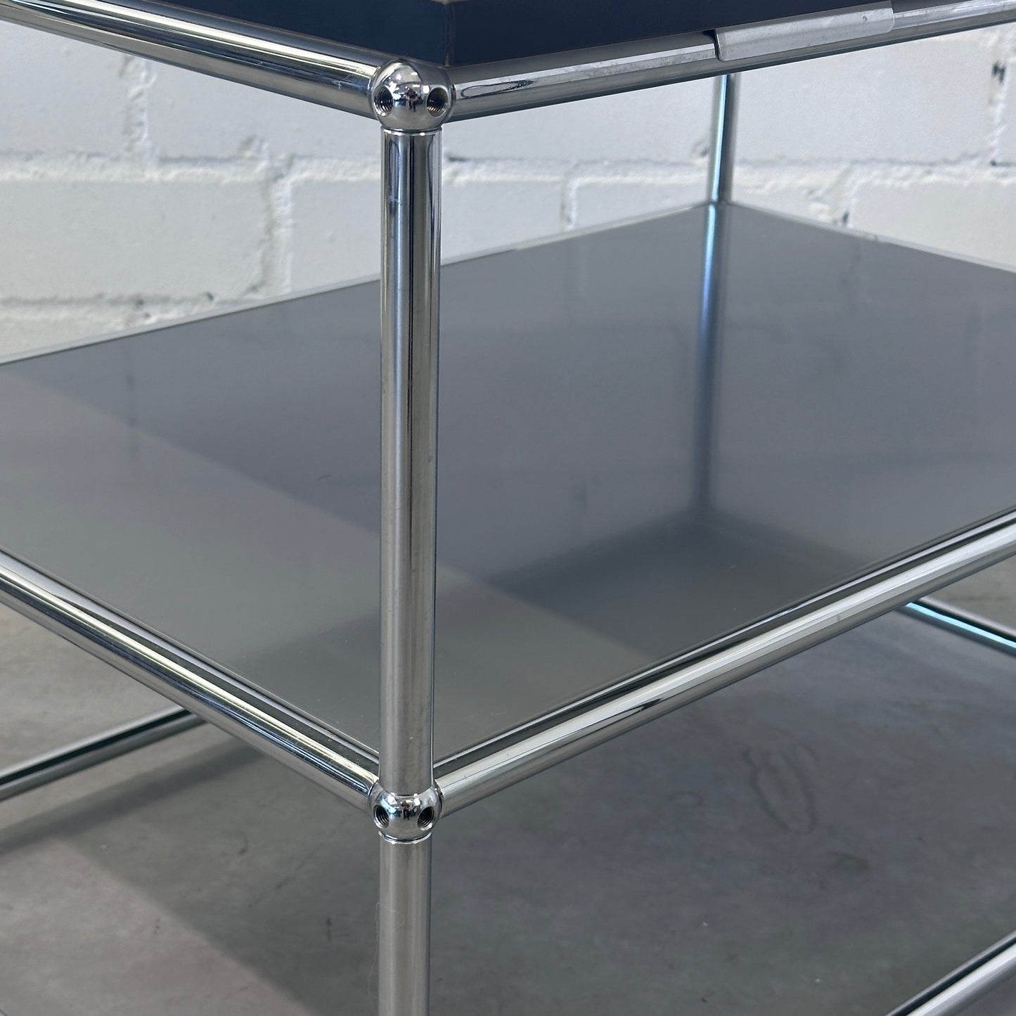 USM Haller Beistelltisch 75x50 mittelgrau / weiß