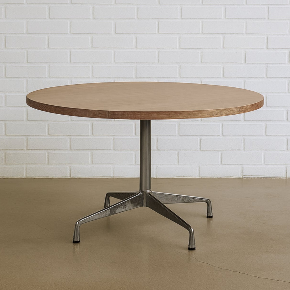 Vitra Besprechungstisch Segmented Table mit runder 120cm Ahornholzplatte und Eames Chrom Untergestell