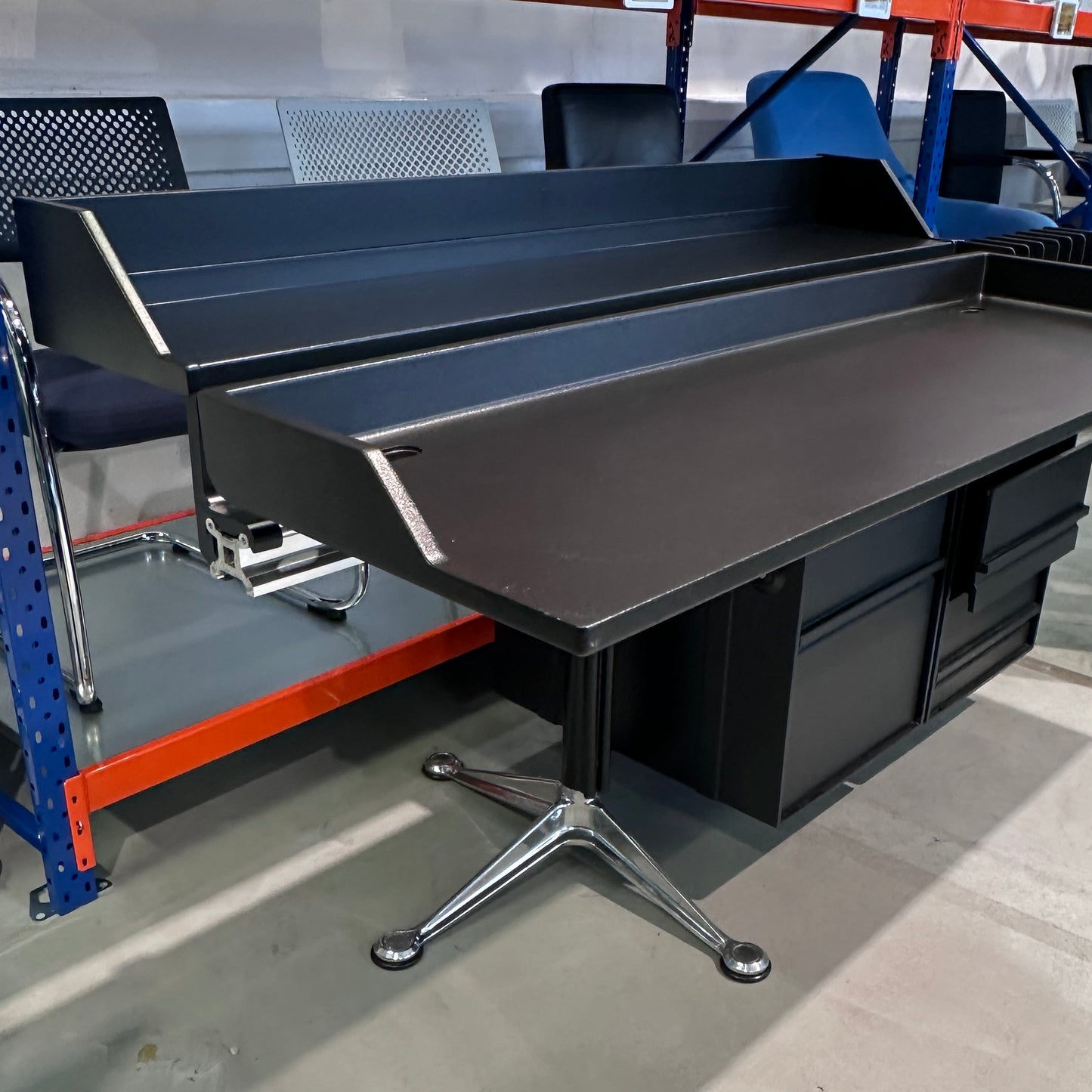 Herman Miller Schreibtischanlage Burdick 320x260cm Glas