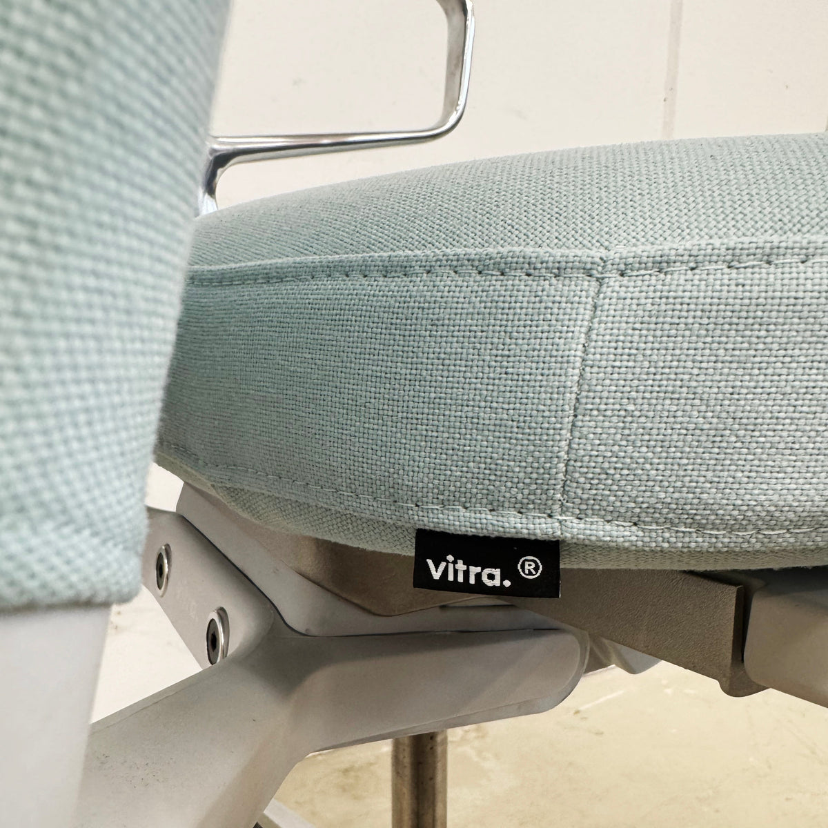 Vitra ID Trim hellblau
