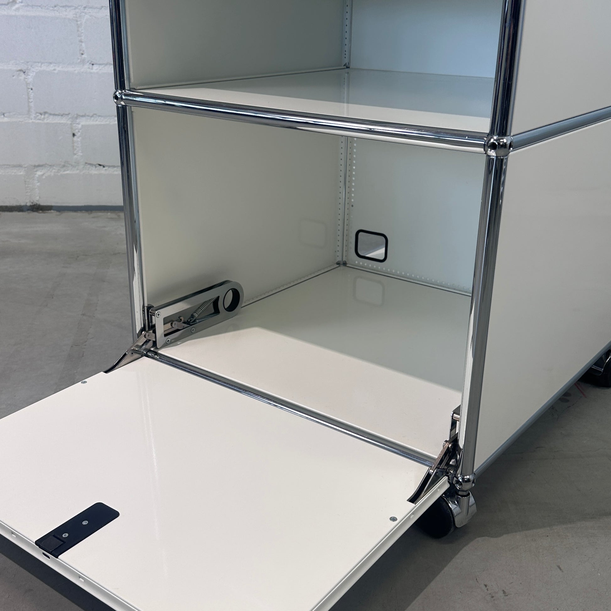 Technikregal 102,5x52,5x63mm weiß 1x Klappe seitlich