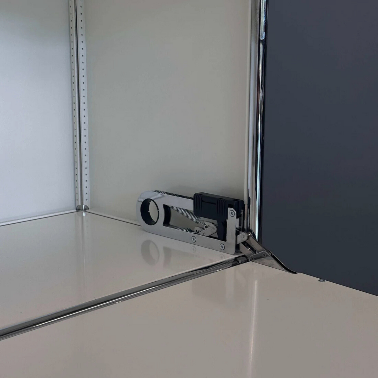 USM Haller Highboard 2x3 lichtgrau 4 Auszüge / 2 Klappen