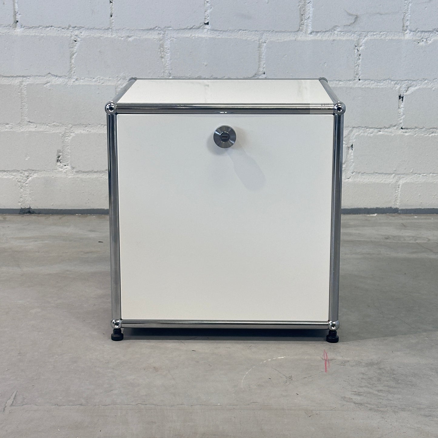 1x1 Druckermöbel 395x395mm mit 1 Klappe und 5 Kabeldurchlässe