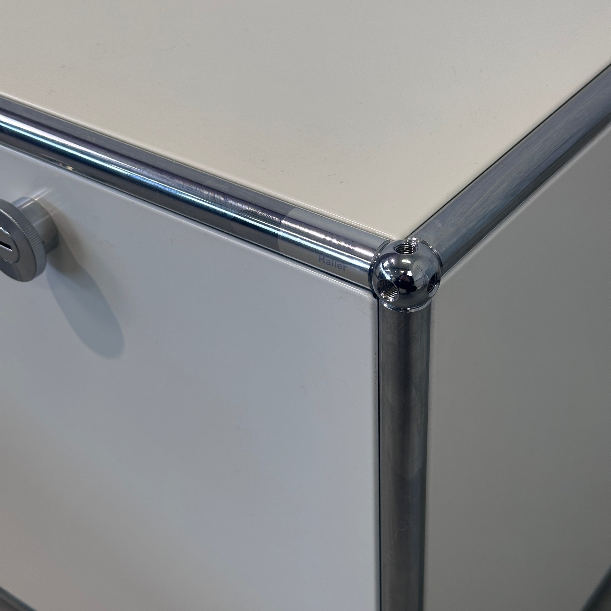 1x1 Druckermöbel 395x395mm mit 1 Klappe und 5 Kabeldurchlässe