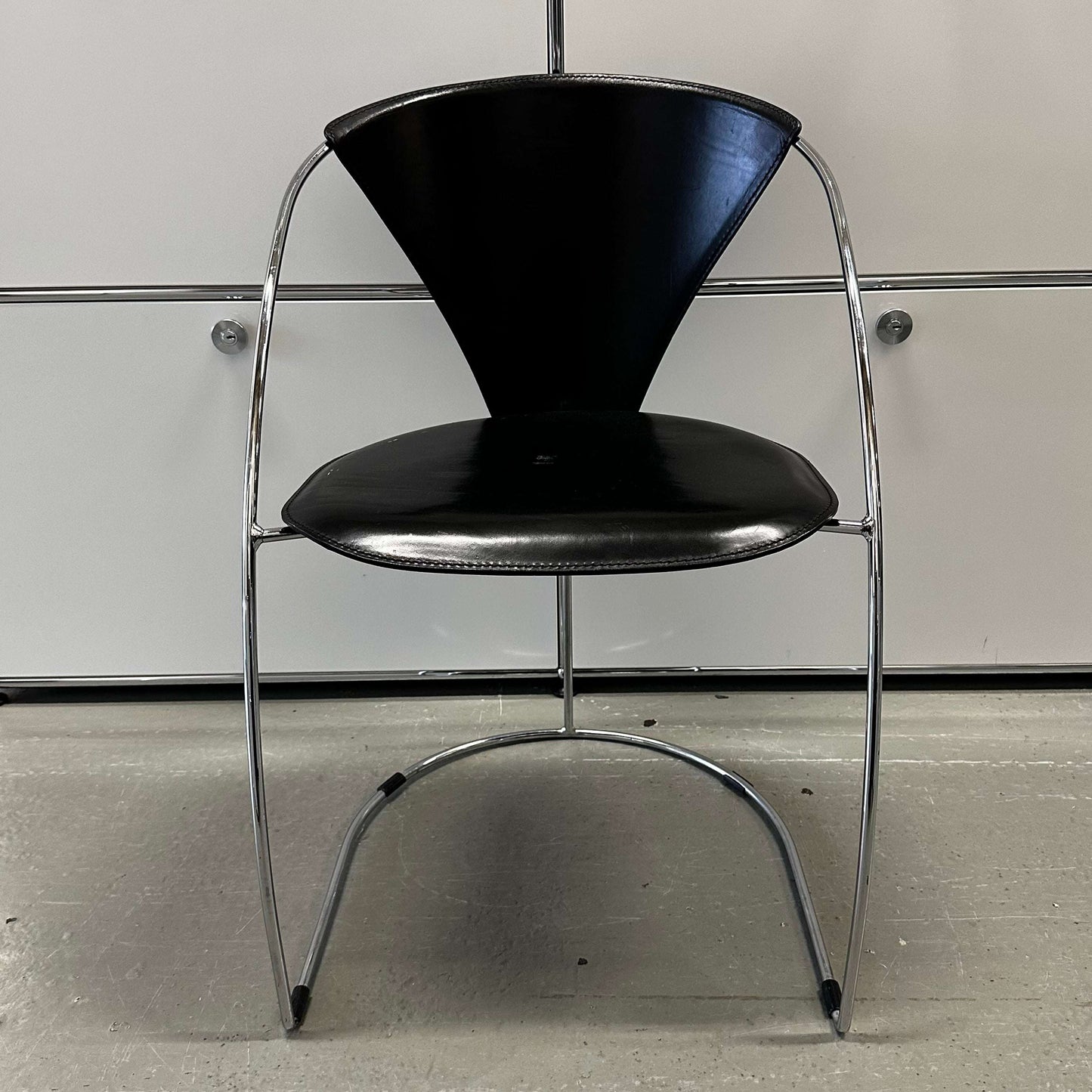 Black leather and chrome metal frame chair Arrben Italy Linda with modern design and curved backrest