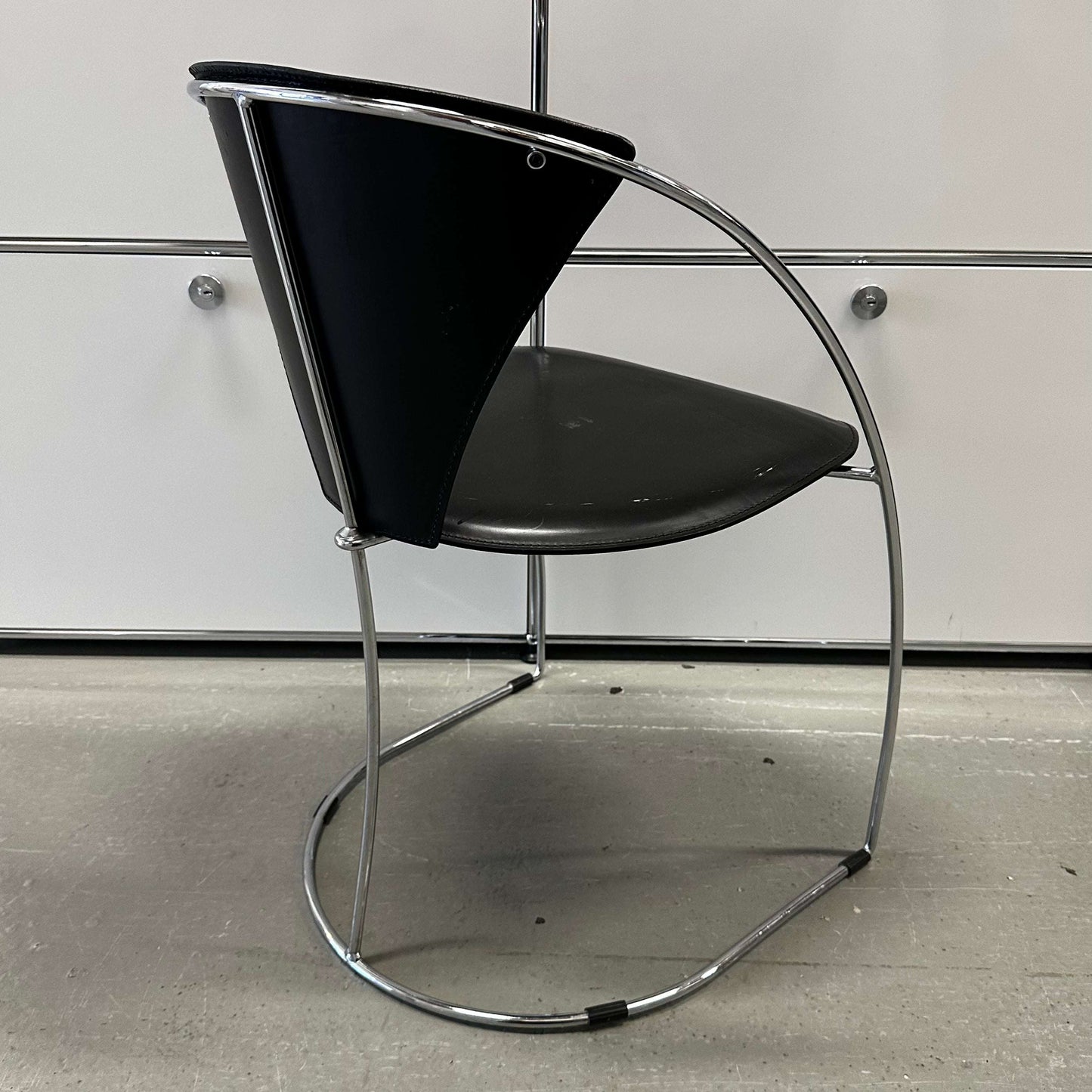 Black leather and chrome steel frame chair Arrben Italy Linda with curved modern design