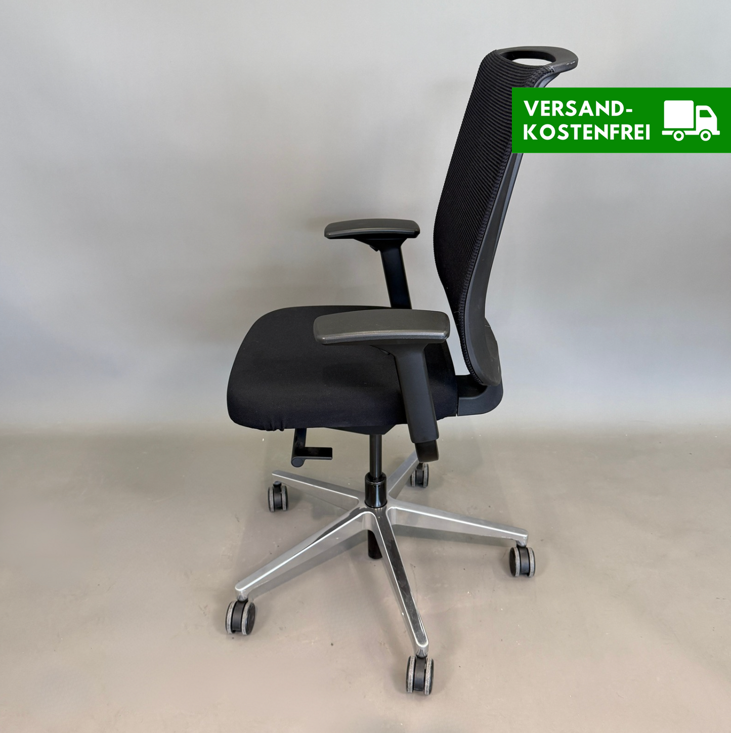 Steelcase Reply Bürostuhl schwarz mit Mesh-Rückenlehne, höhenverstellbar und Chrom-Fußkreuz