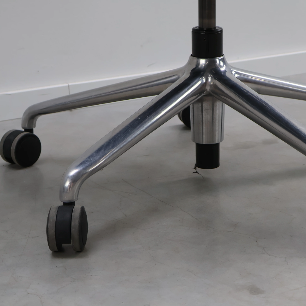 Herman Miller Sayl Schwarz