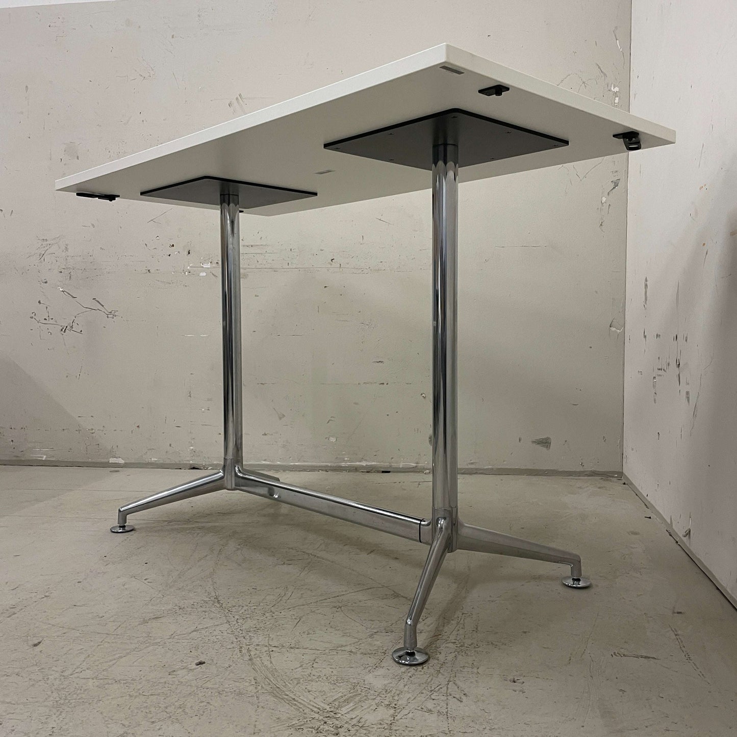 Brunner Fina Stehtisch weiß mit Chromgestell und rechteckiger Tischplatte 160x80 cm, Höhe 110 cm