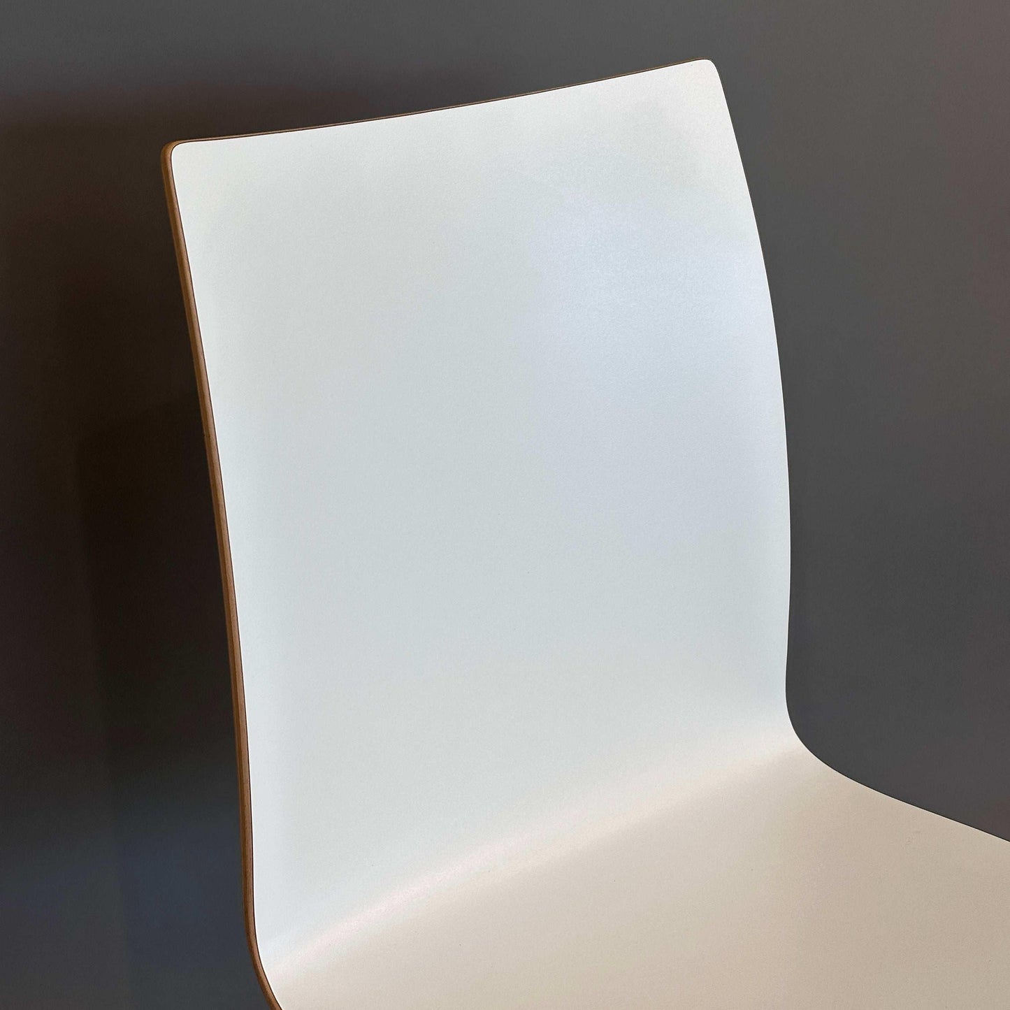 Brunner Fina Stuhl weiß mit Holzrahmen moderner Esszimmerstuhl