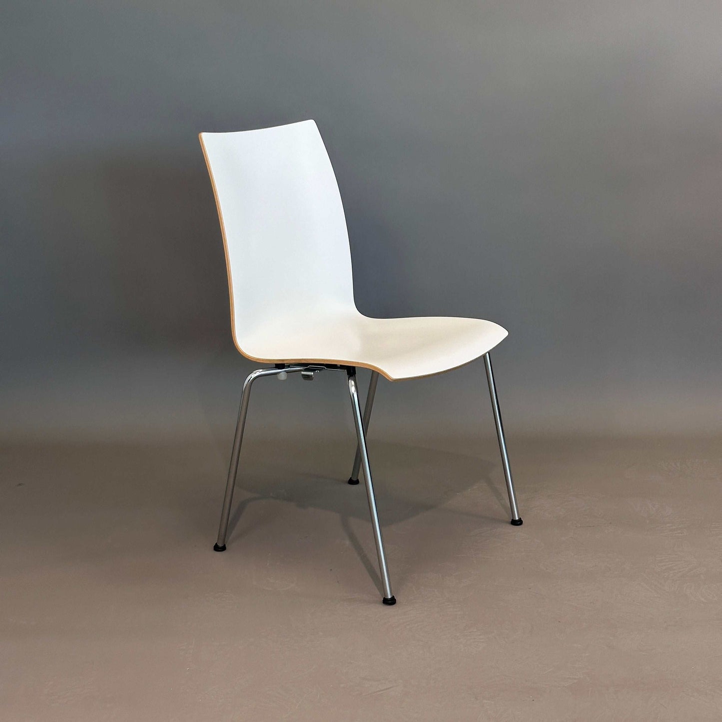Brunner Fina Stuhl weiß mit Holzsitz und Metallbeinen moderner Stuhl