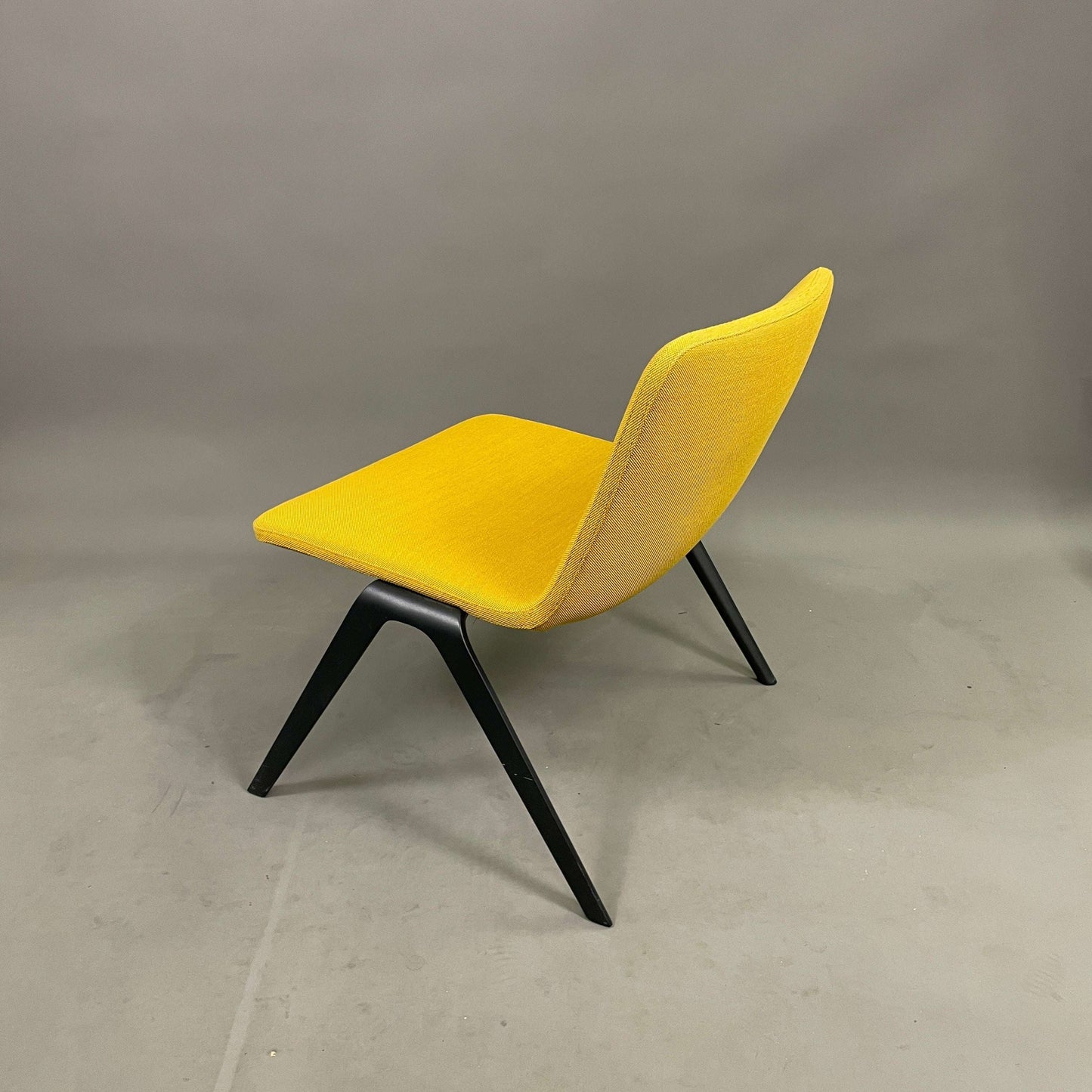 Brunner Loungesessel A-Lounge gelb schwarz moderner Lounge-Sessel mit schwarzem Gestell