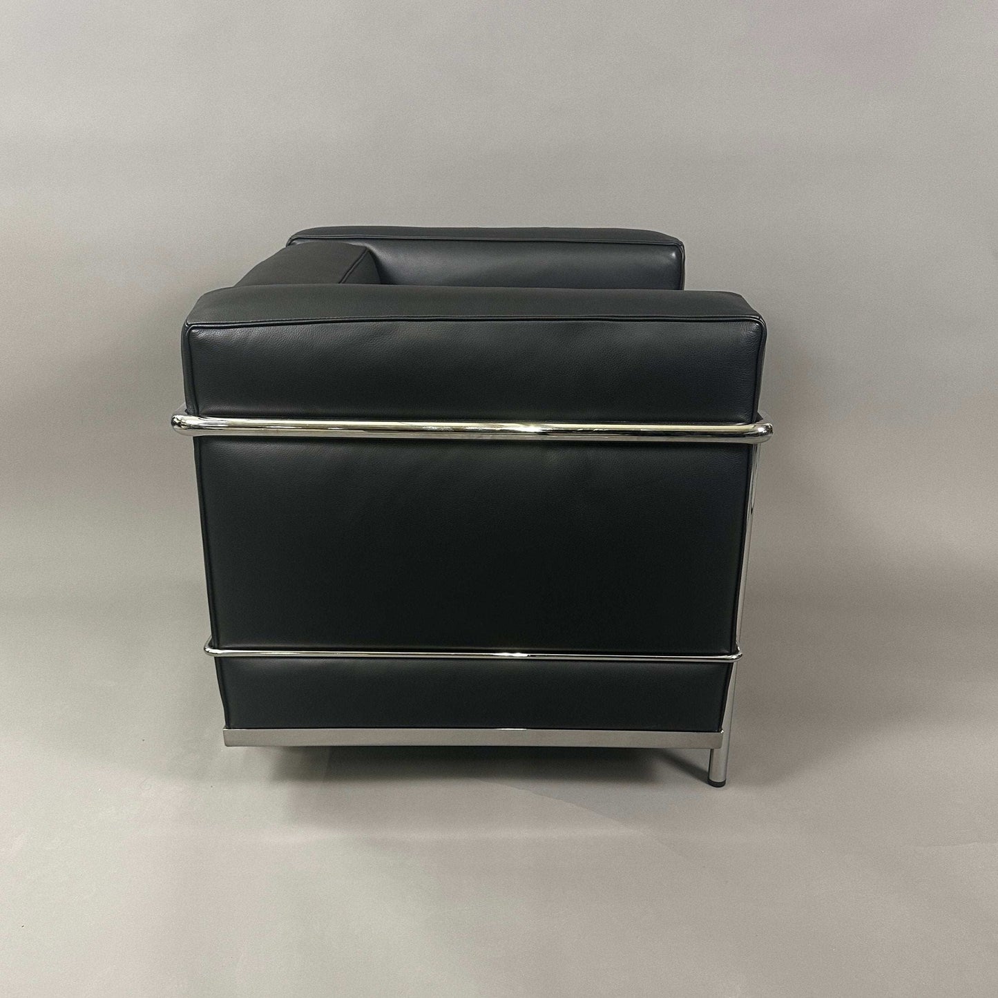 Black Cassina LC2 leather armchair with chrome steel frame, like new condition