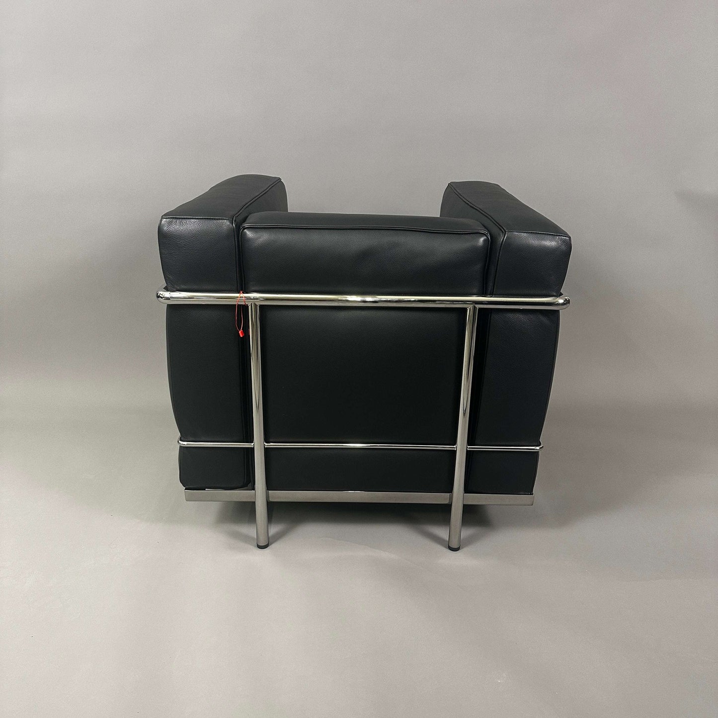 Cassina LC2 Sessel black leather armchair with chrome tubular steel frame, like new condition