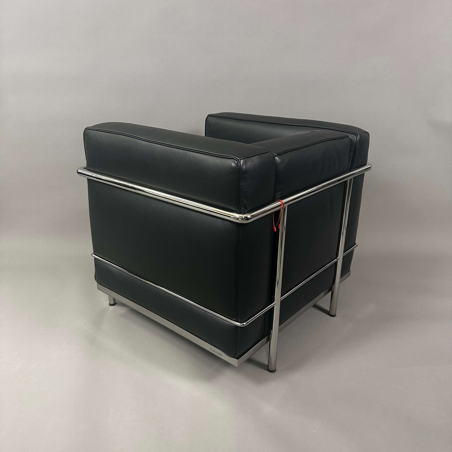 Black leather Cassina LC2 armchair with chrome steel frame, modern design, like new condition