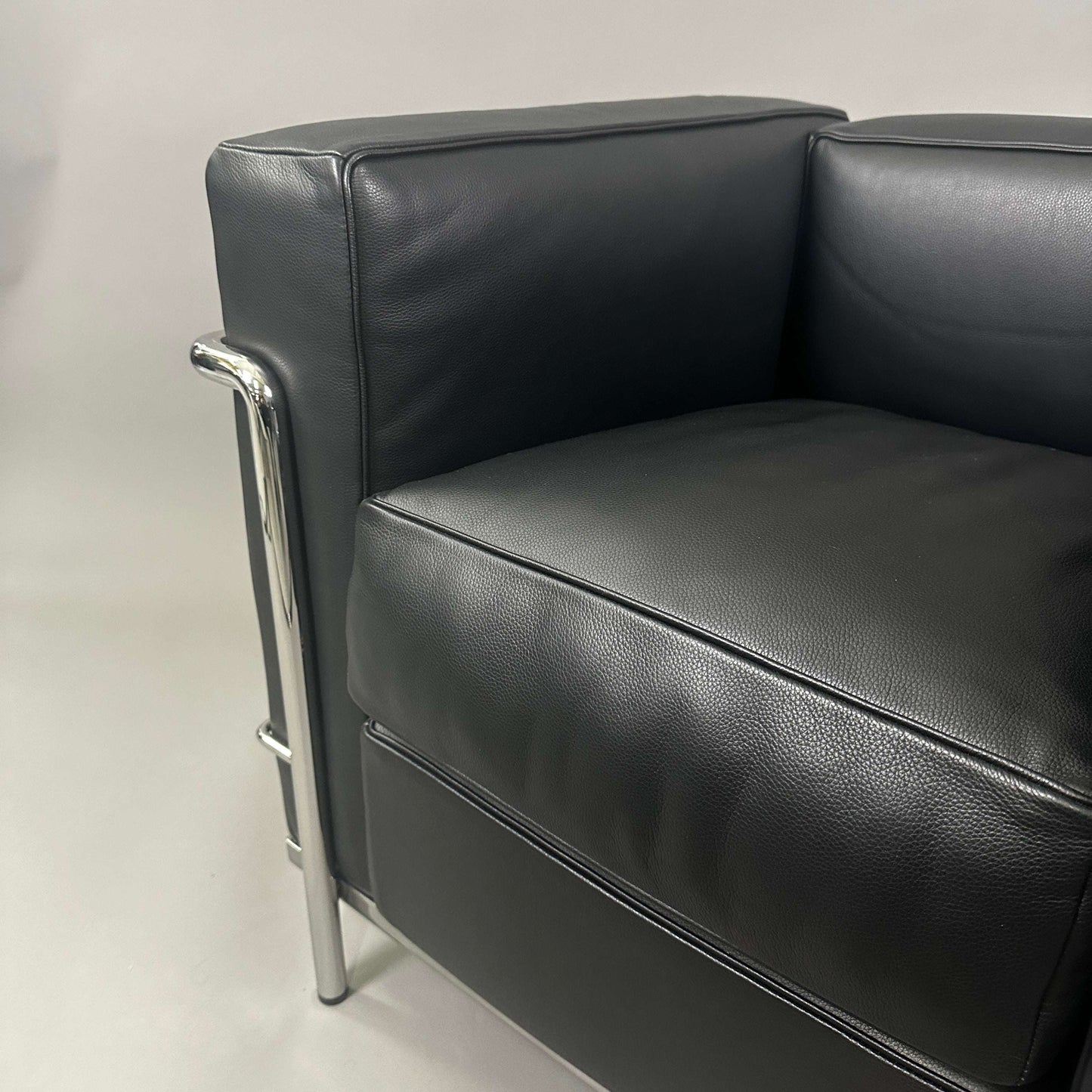 Black leather Cassina LC2 armchair with chrome tubular steel frame in like-new condition
