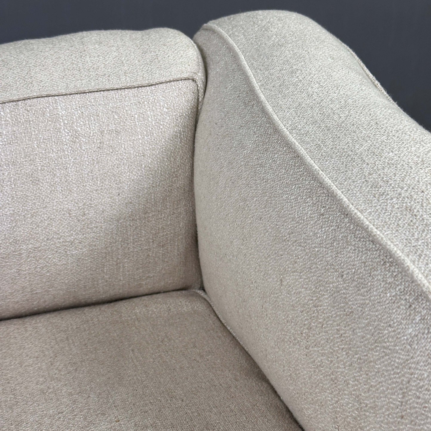 Cassina LC2 Sessel beige Leinen Stoff mit türkis pulverbeschichtetem Stahlrohrgestell nahaufnahme