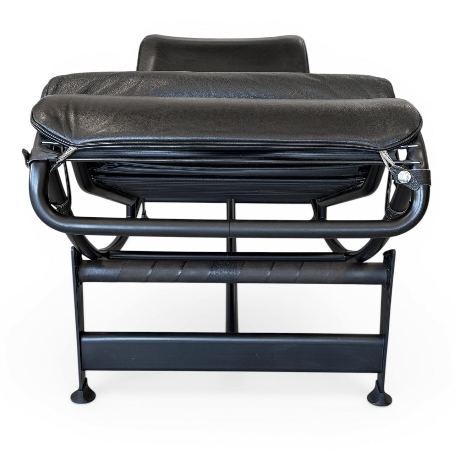 Cassina LC4 Liege in schwarzem Leder, moderne Chaiselongue mit verstellbarem Gestell.