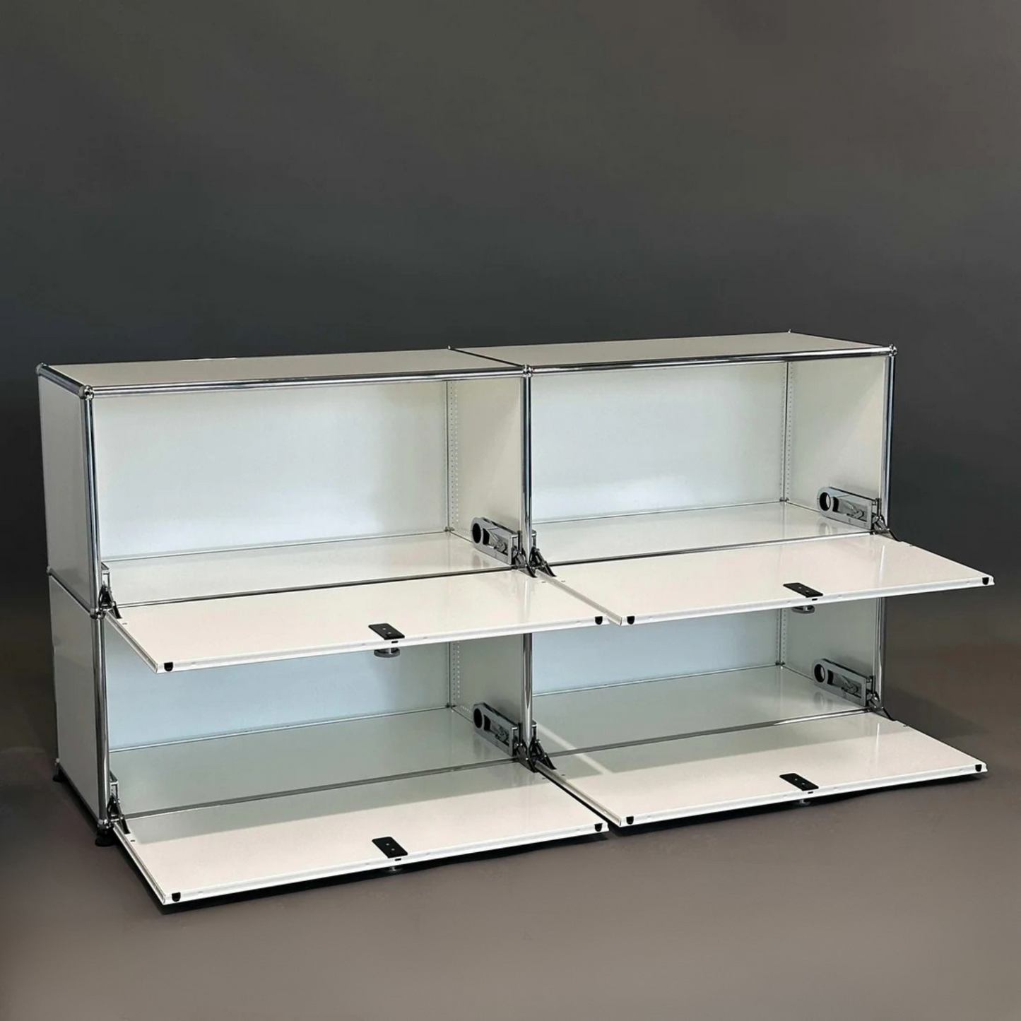 USM Haller Sideboard 2x2 weiß mit 4 Klappen geöffnet modern modular
