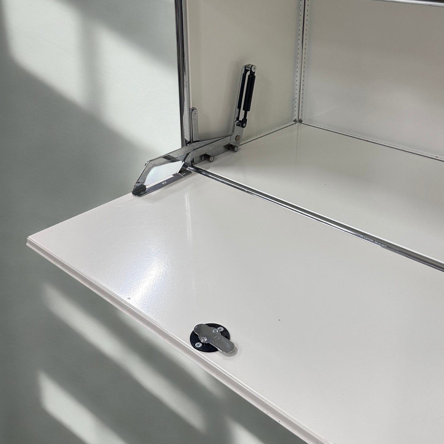 USM Haller Highboard 1x3 weiß mit 2 Klappen (1. Gen.)