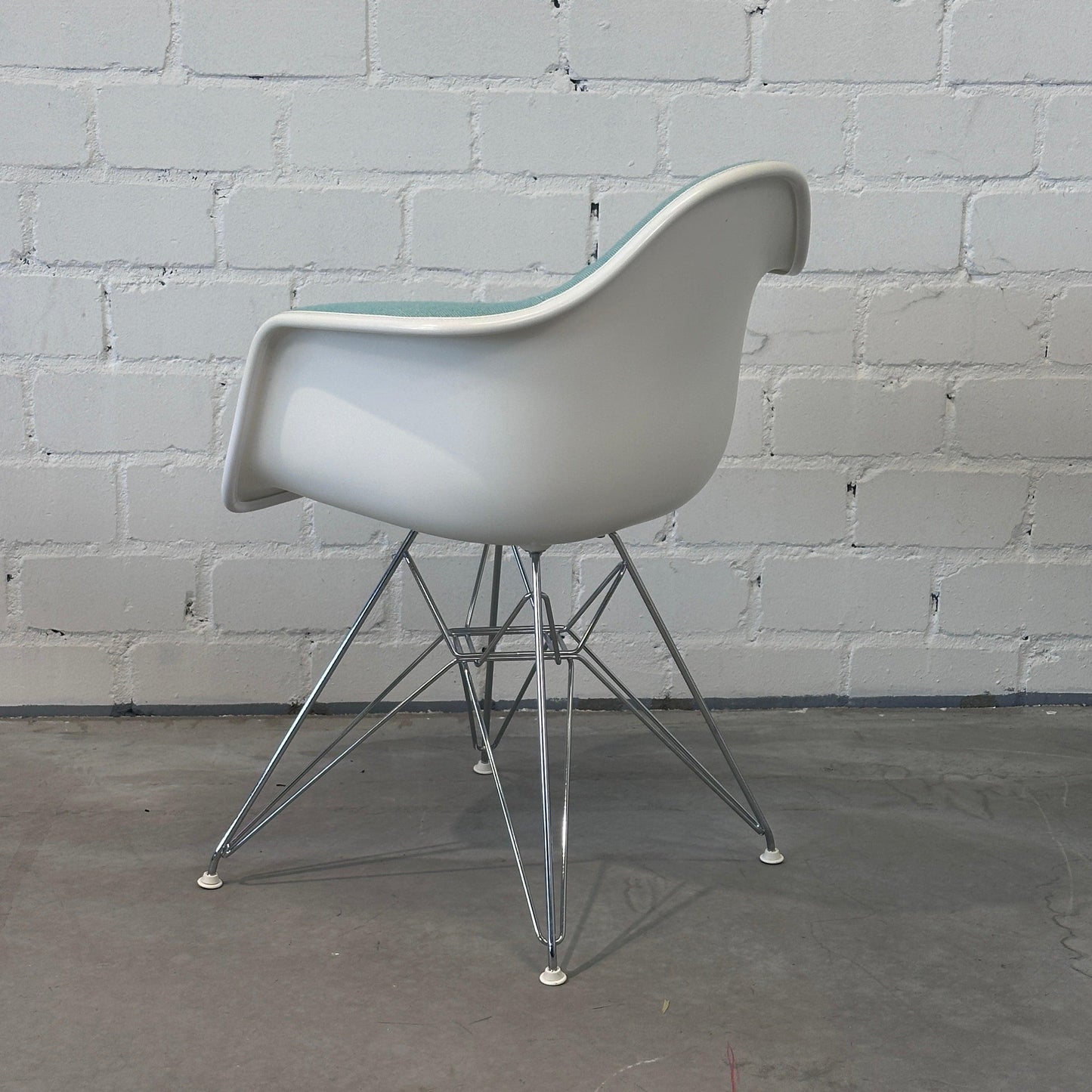 Vitra DAR Plastic Armchair weiß / türkis