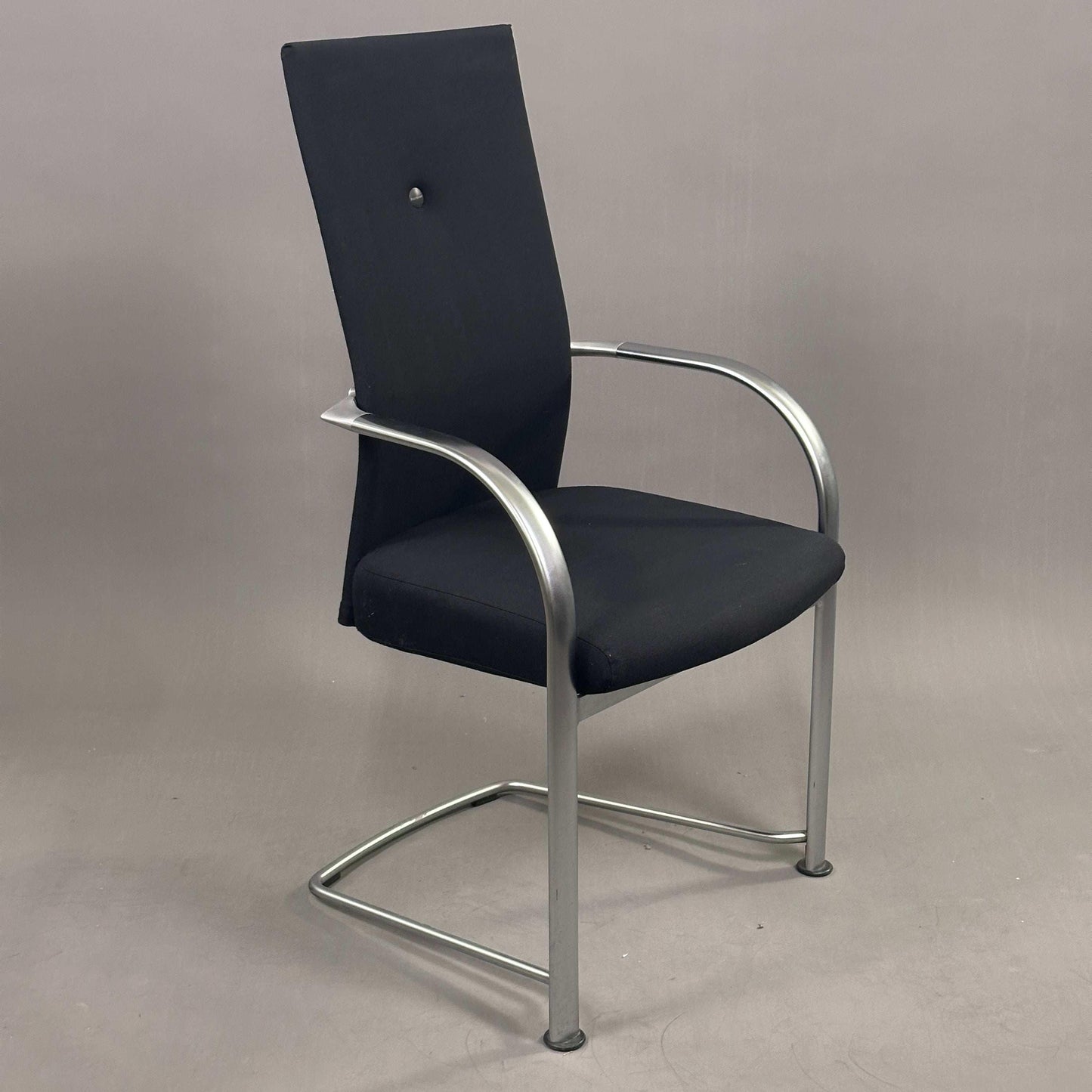 Fritz Hansen Freischwinger Spin Stuhl in schwarz mit chromgestell