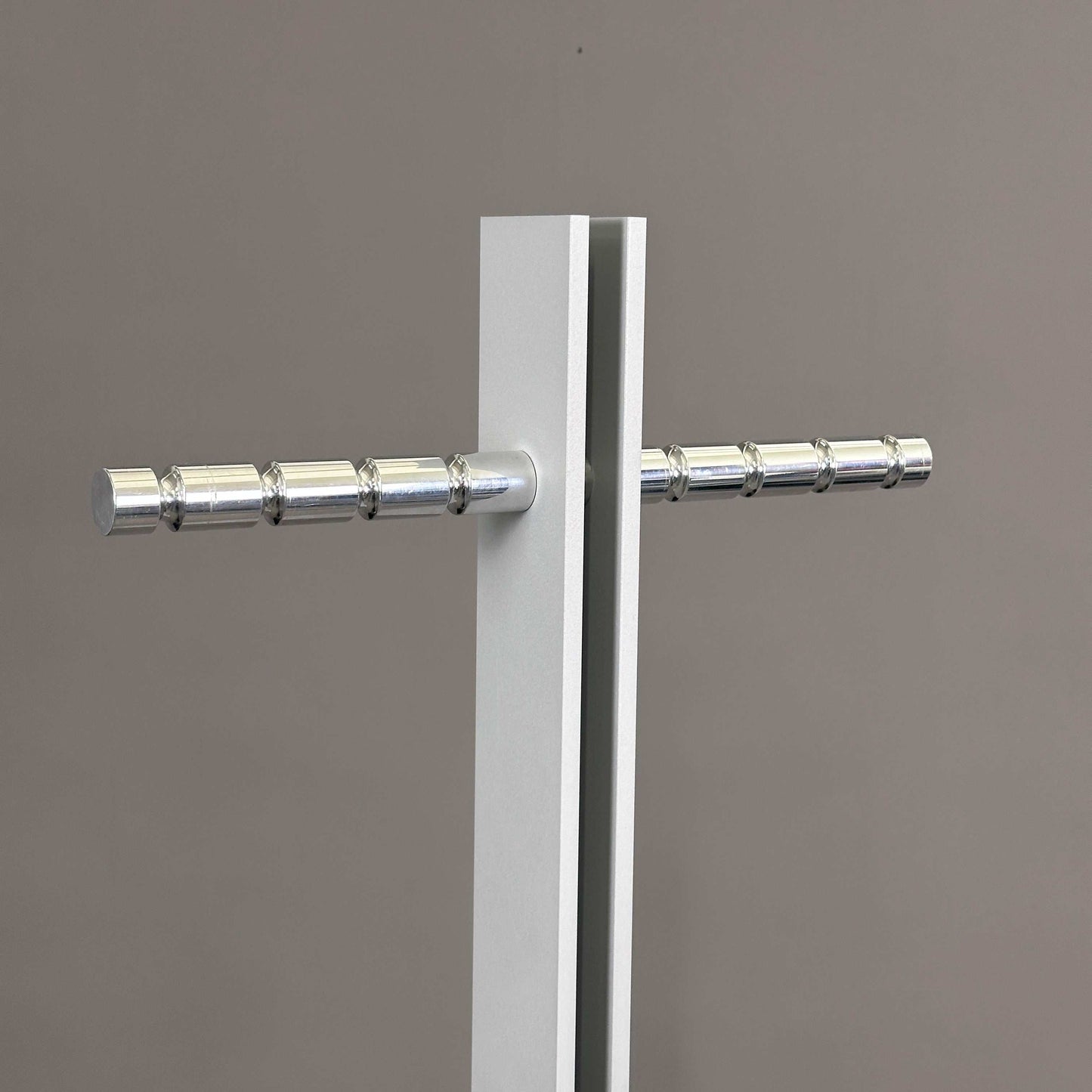 Garderobenständer Cascando Standfree silver gray coat rack with chrome hooks