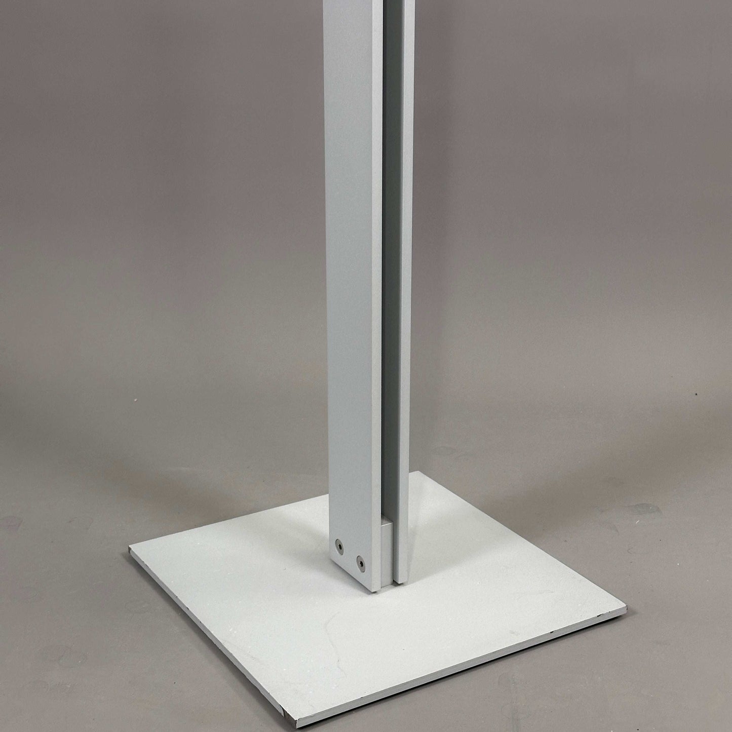Garderobenständer Cascando Standfree silver gray coat stand base close-up