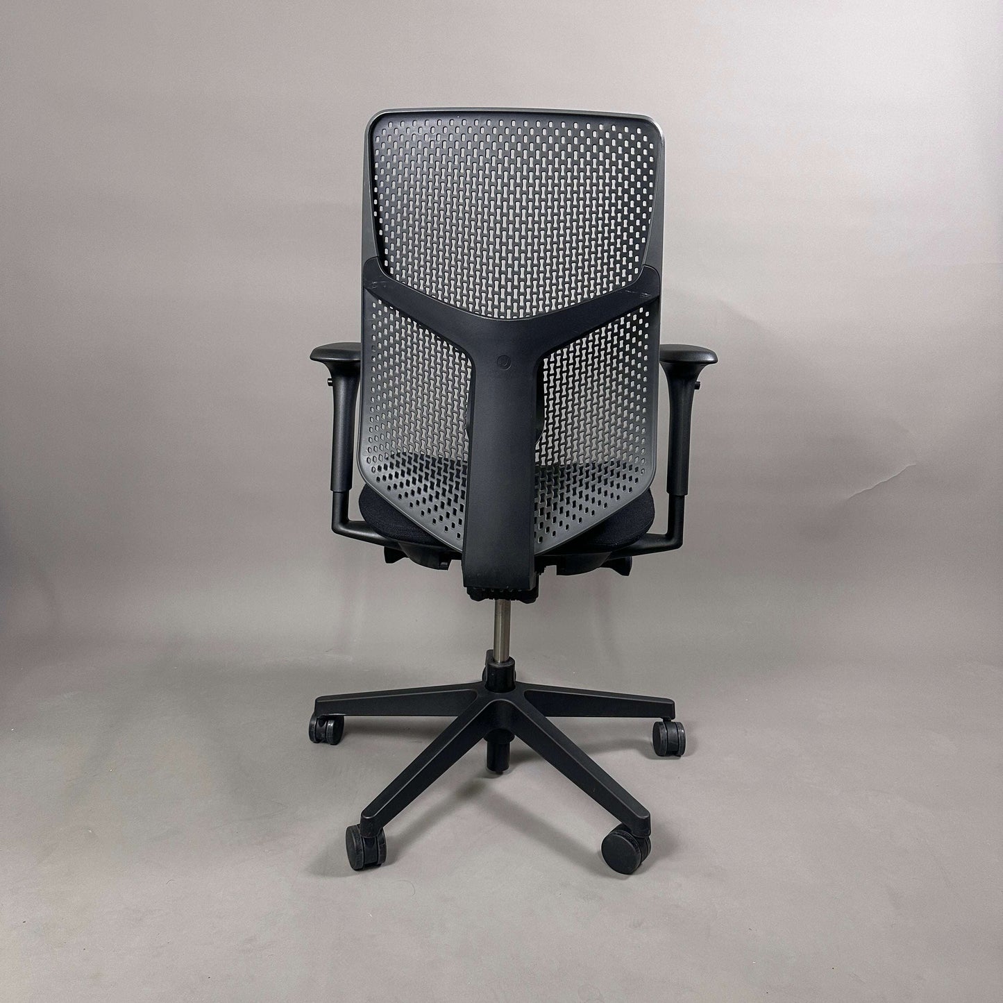 Herman Miller Verus Triflex ergonomischer Bürostuhl mit anthrazitfarbener Rückenlehne und verstellbaren Armlehnen