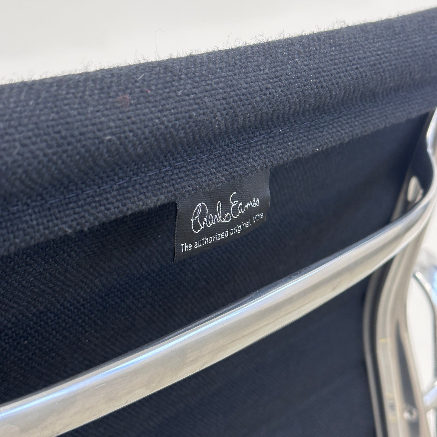 Vitra EA 119 Hopsak schwarz (Chrom)