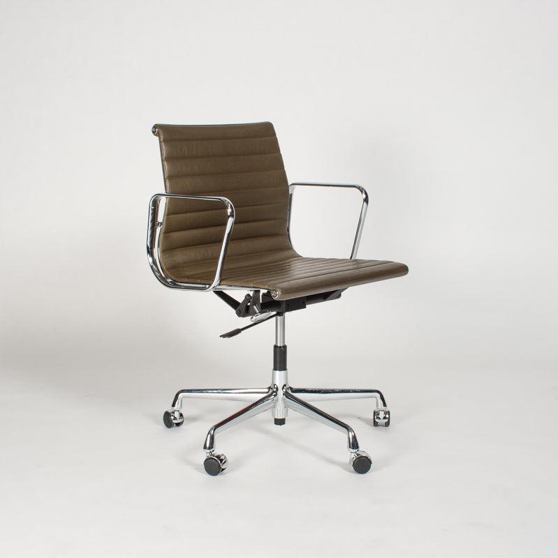 Vitra EA 117 Leder braun