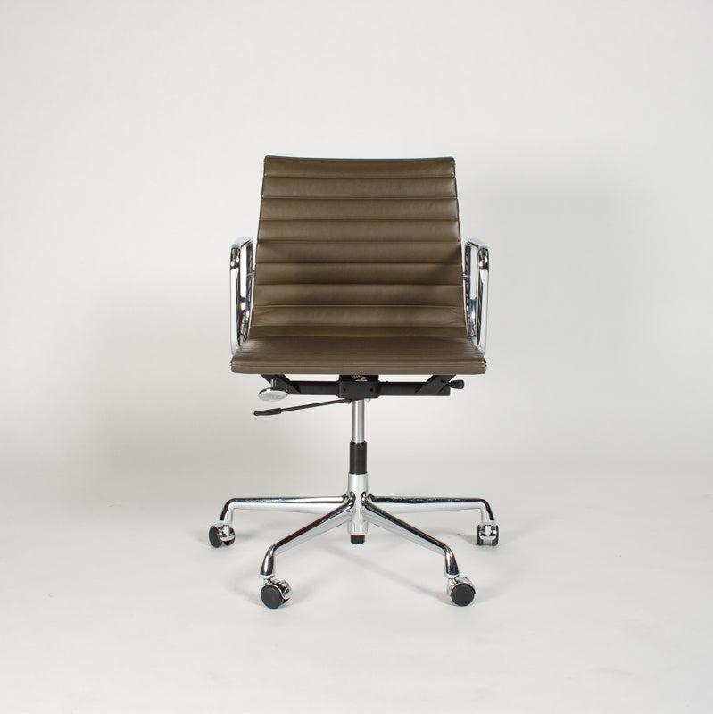 Vitra EA 117 Leder braun