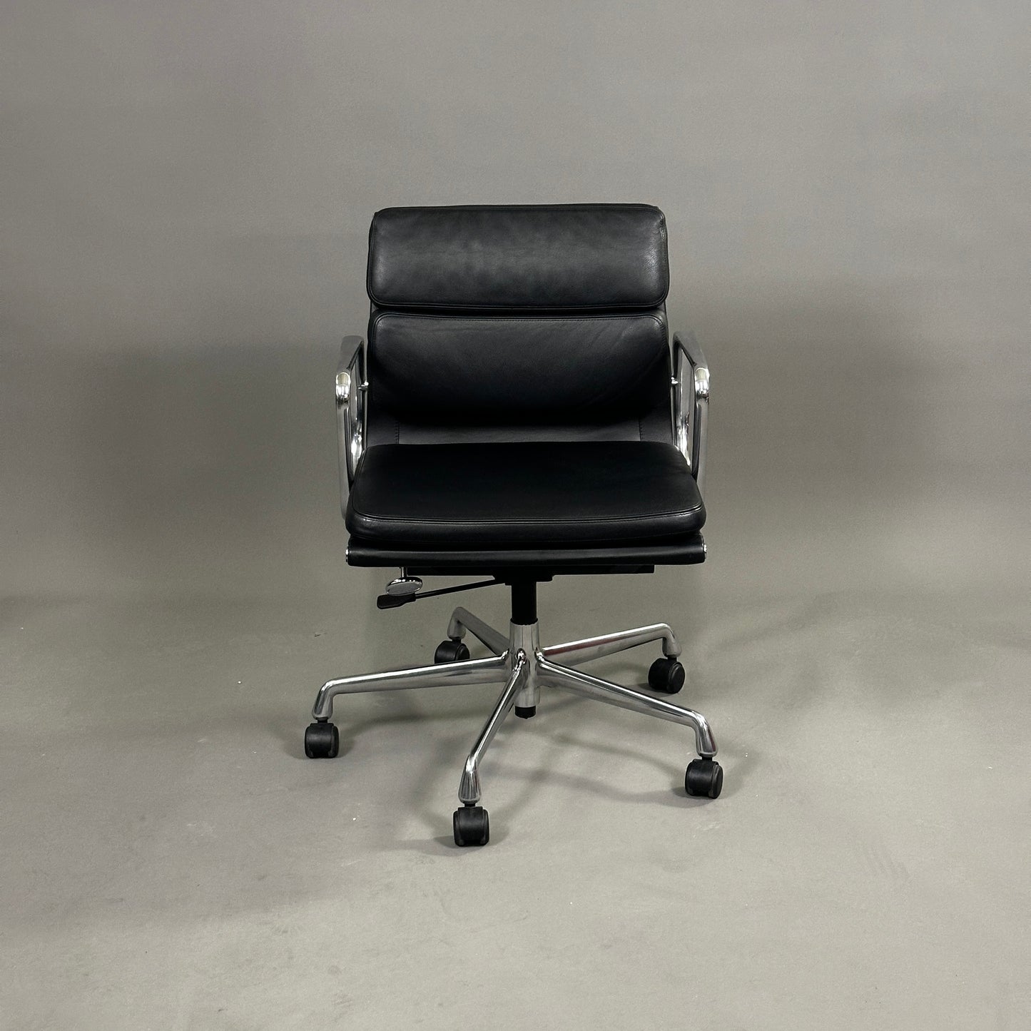Vitra EA 217 beidseitig Leder schwarz Alu