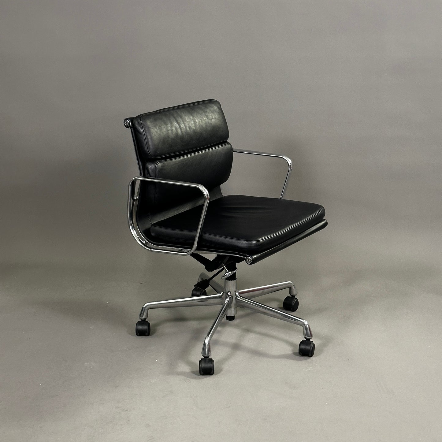 Vitra EA 217 beidseitig Leder schwarz Alu
