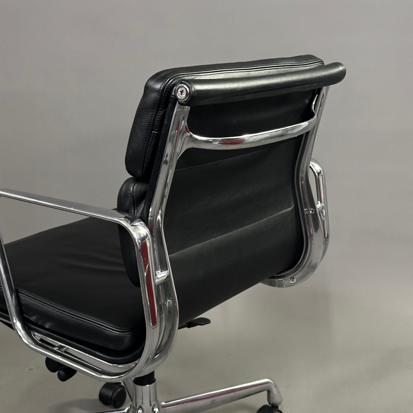 Vitra EA 217 beidseitig Leder schwarz Alu