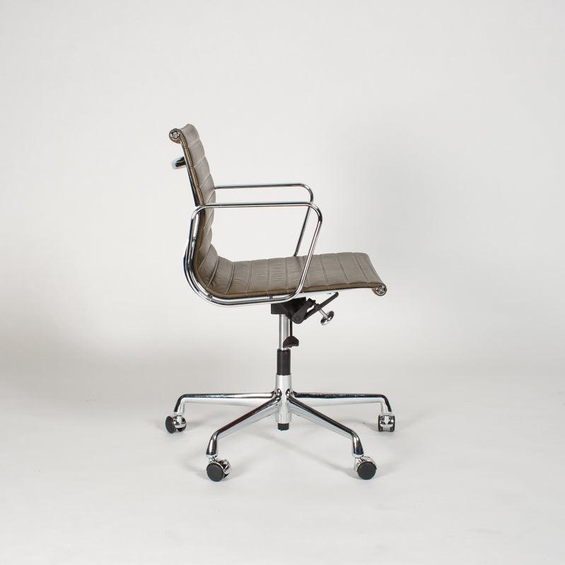 Vitra EA 117 Leder braun
