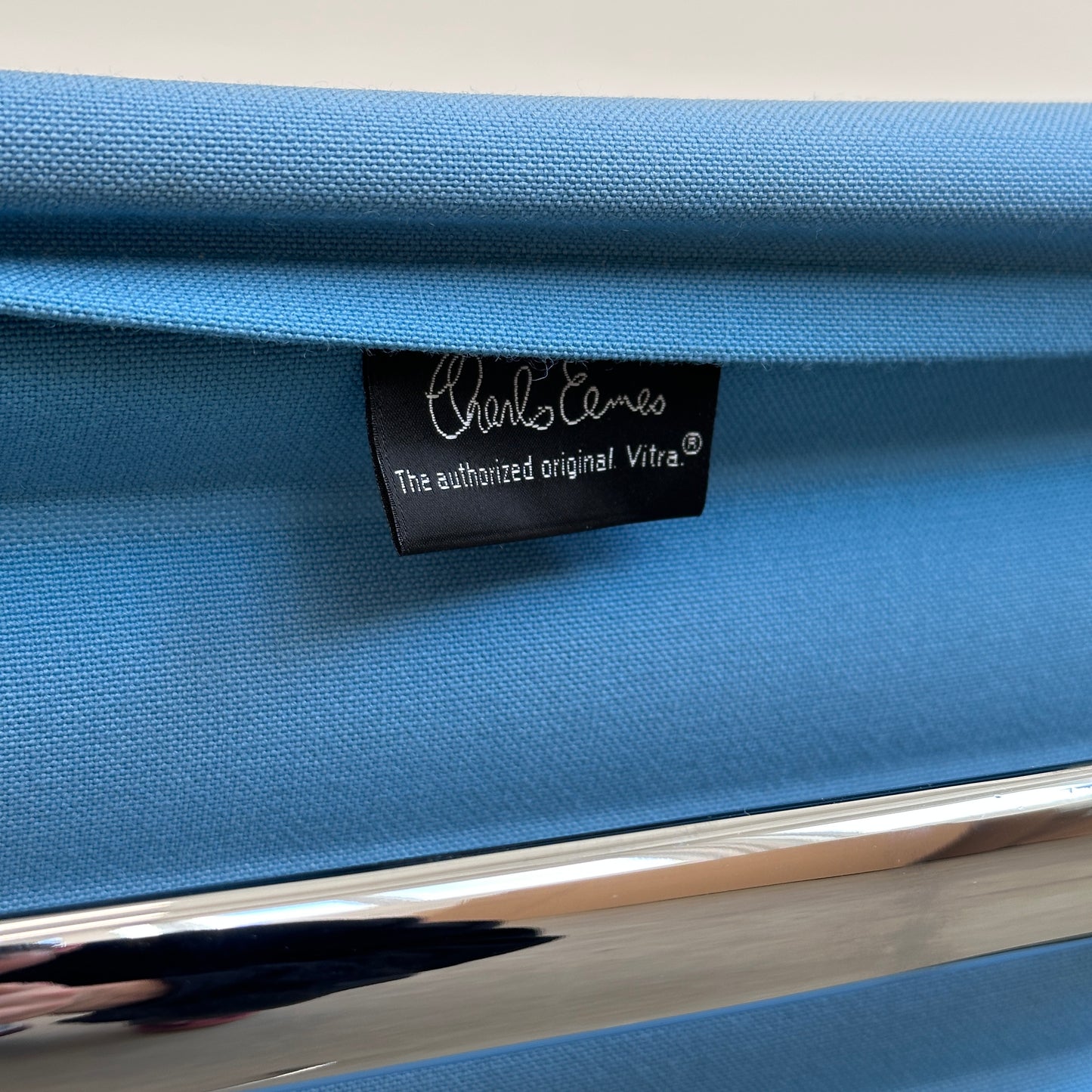 Vitra EA 108 Hopsak hellblau