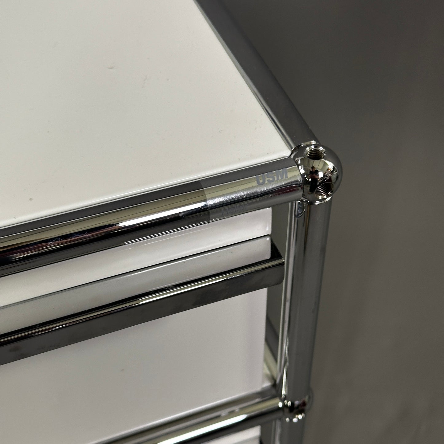 USM Haller Rollcontainer weiß (2 Auszüge)
