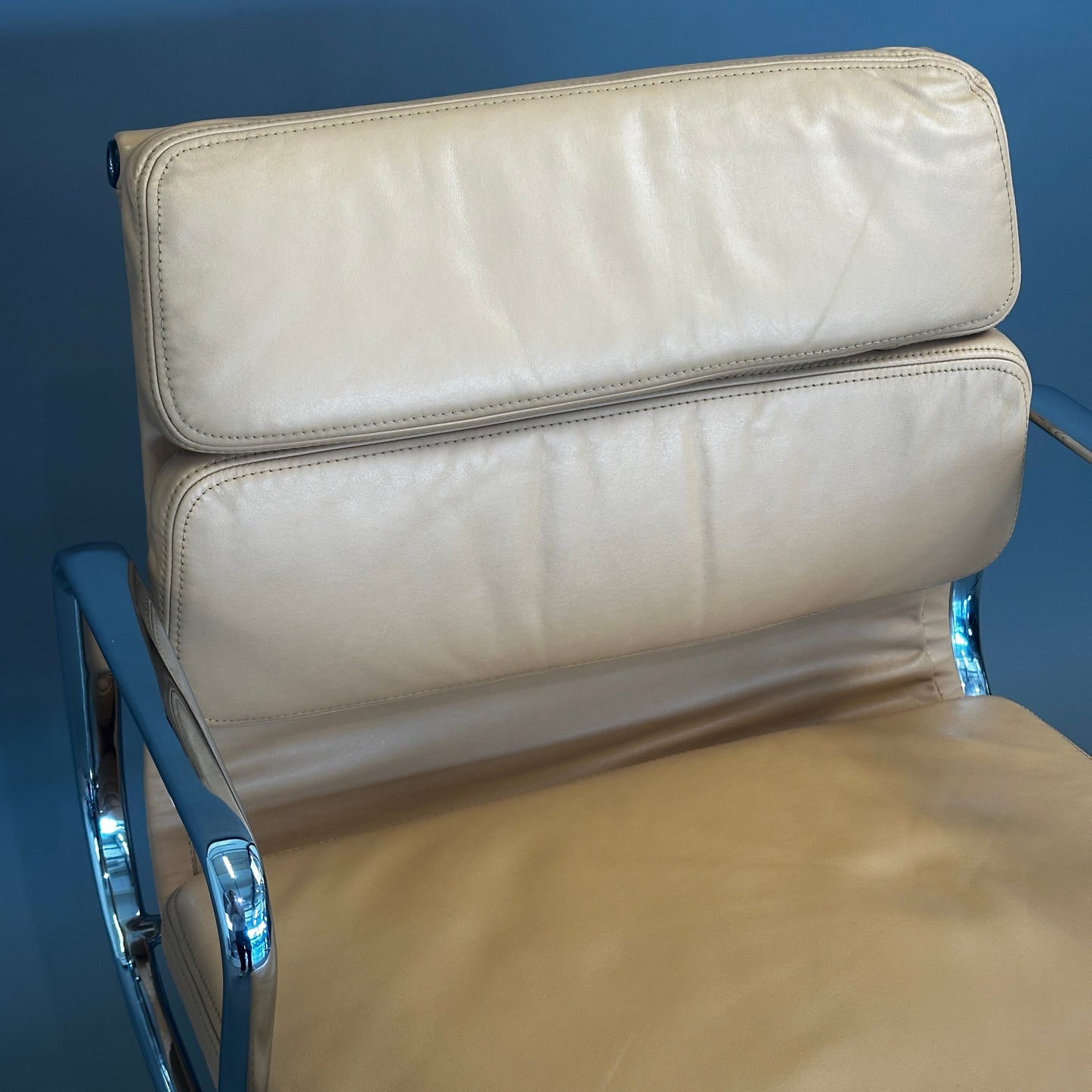 Vitra EA 217 Softpad Bürostuhl Leder hellbraun chrom