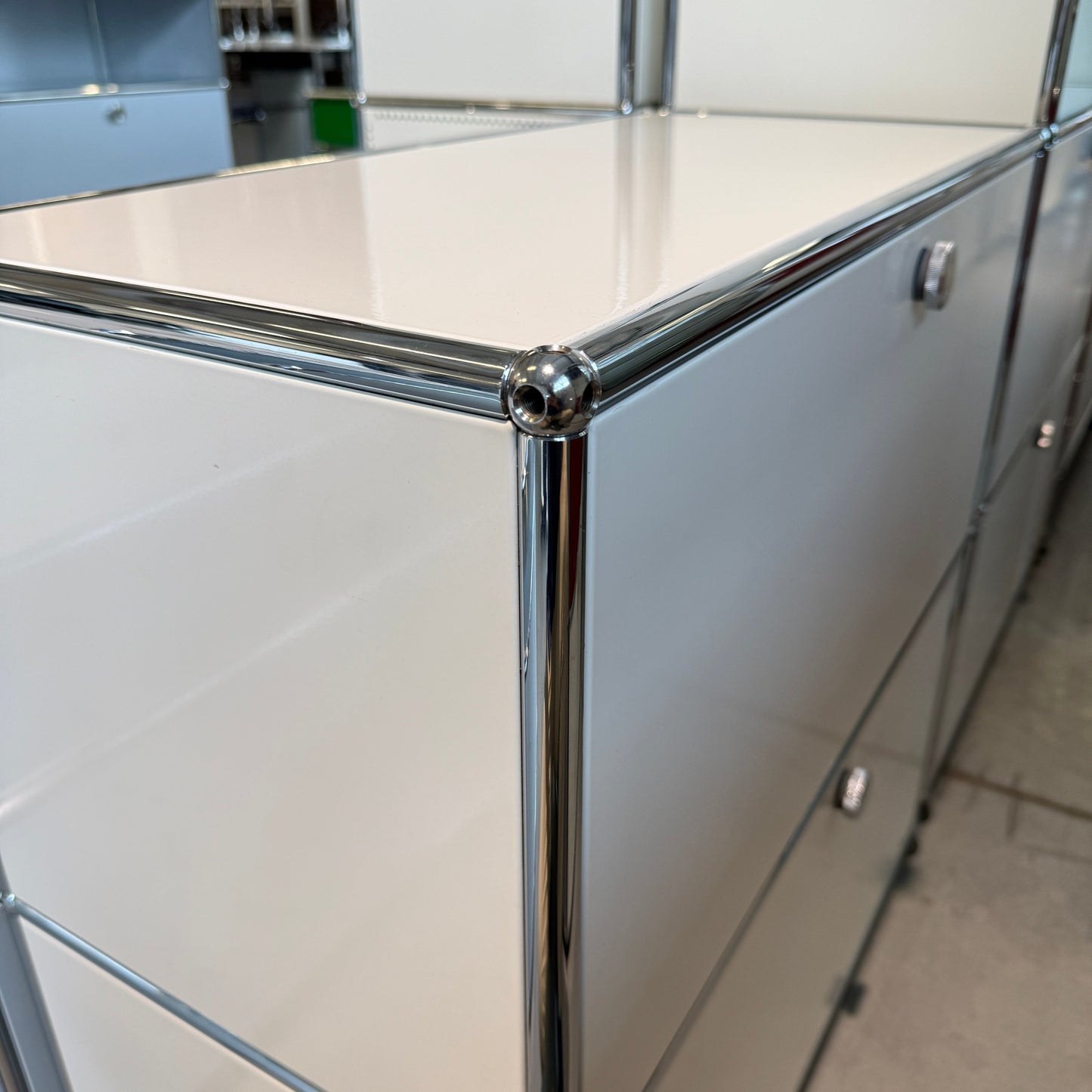 USM Haller Sideboard 1x2 weiß mit 2 Klappen (1. Gen.)