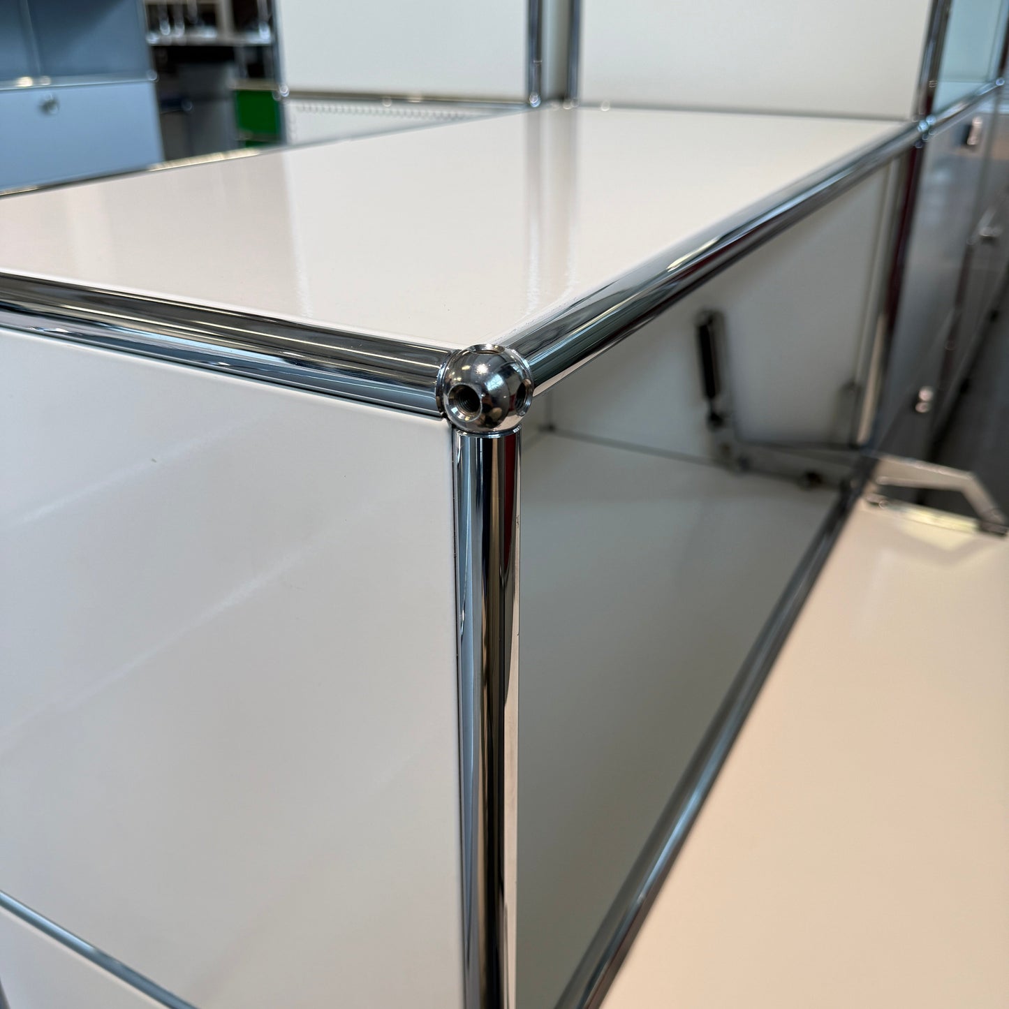 USM Haller Sideboard 1x2 weiß mit 2 Klappen (1. Gen.)