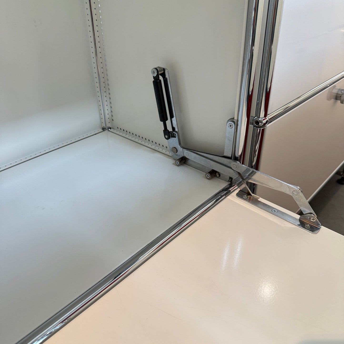 USM Haller Highboard 1x3 weiß 2 Klappen (1. Gen.)