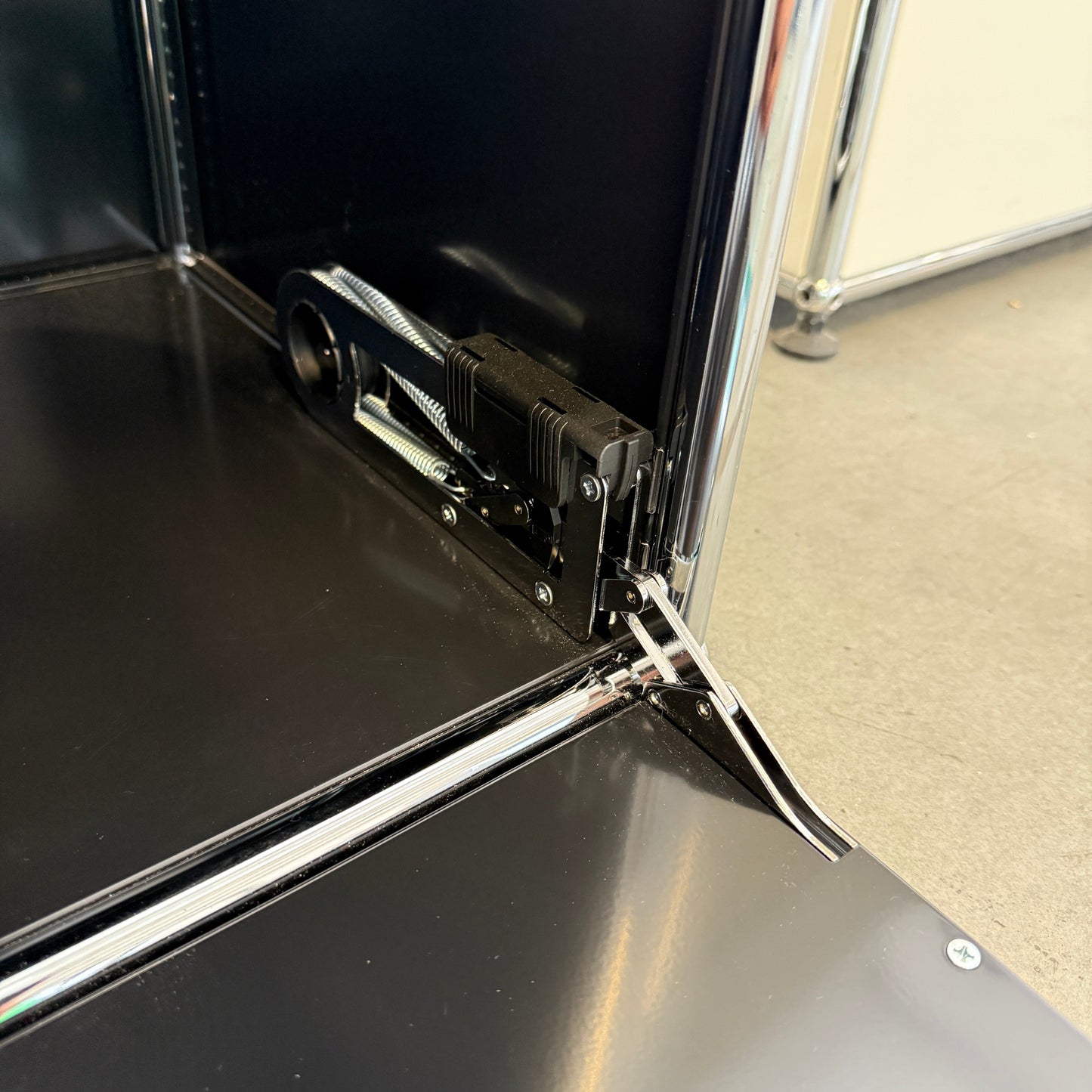 USM Haller Sideboard 2x2 schwarz 2 Klappen