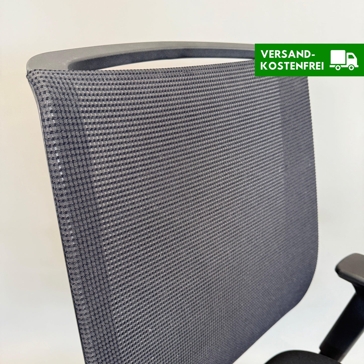 Steelcase Reply Bürostuhl mit schwarzem Mesh-Rücken und verstellbarer Sitzhöhe sowie Armlehnen