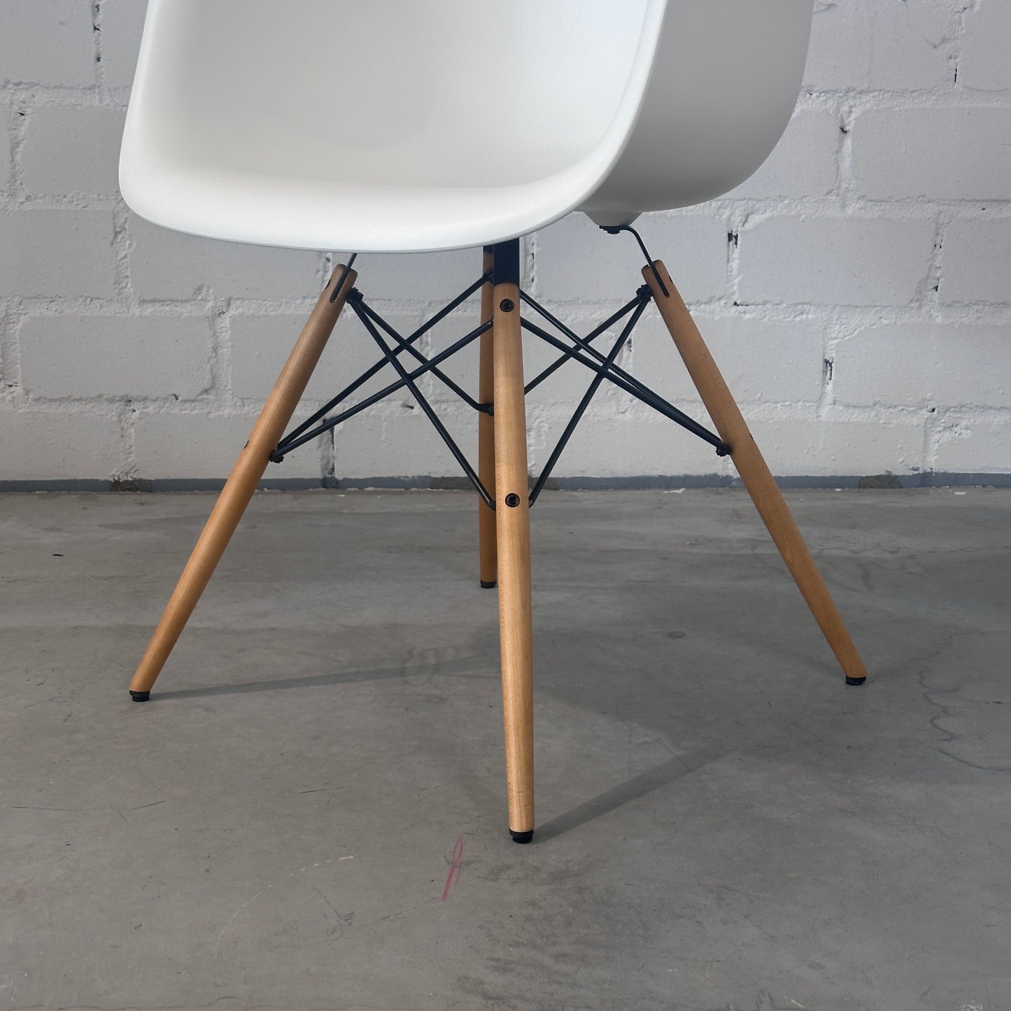 Vitra DAW Eames Plastic Armchair weiß