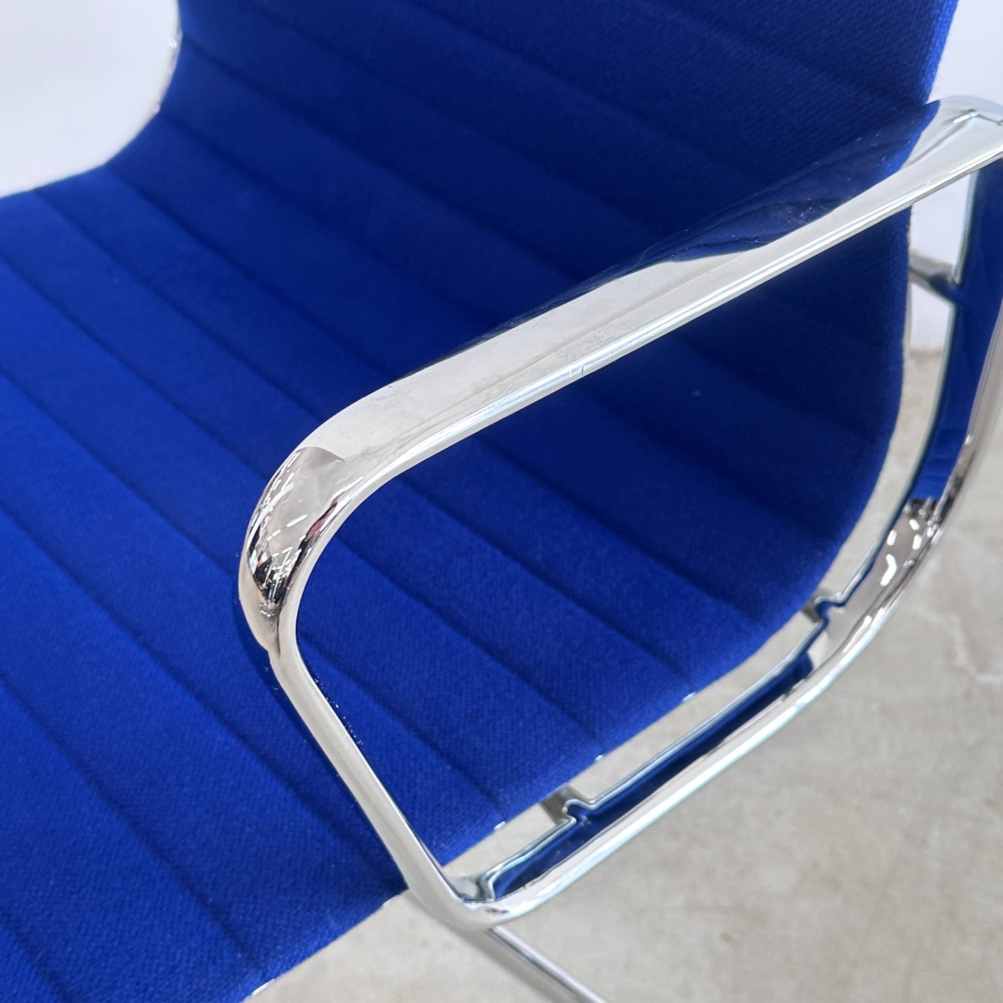 Vitra EA 108 Hopsak dunkelblau