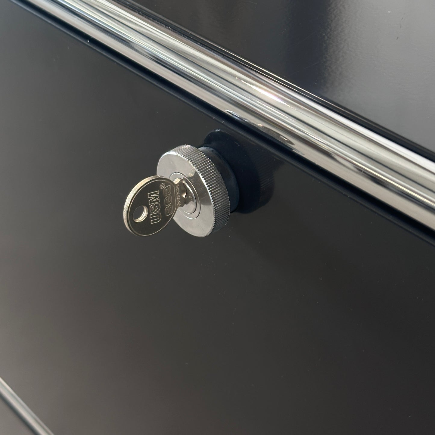 USM Haller Sideboard 1x2 schwarz 2 Auszüge