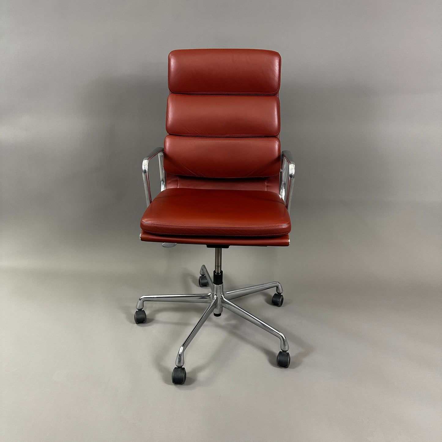 Vitra EA219 Leder rotbraun