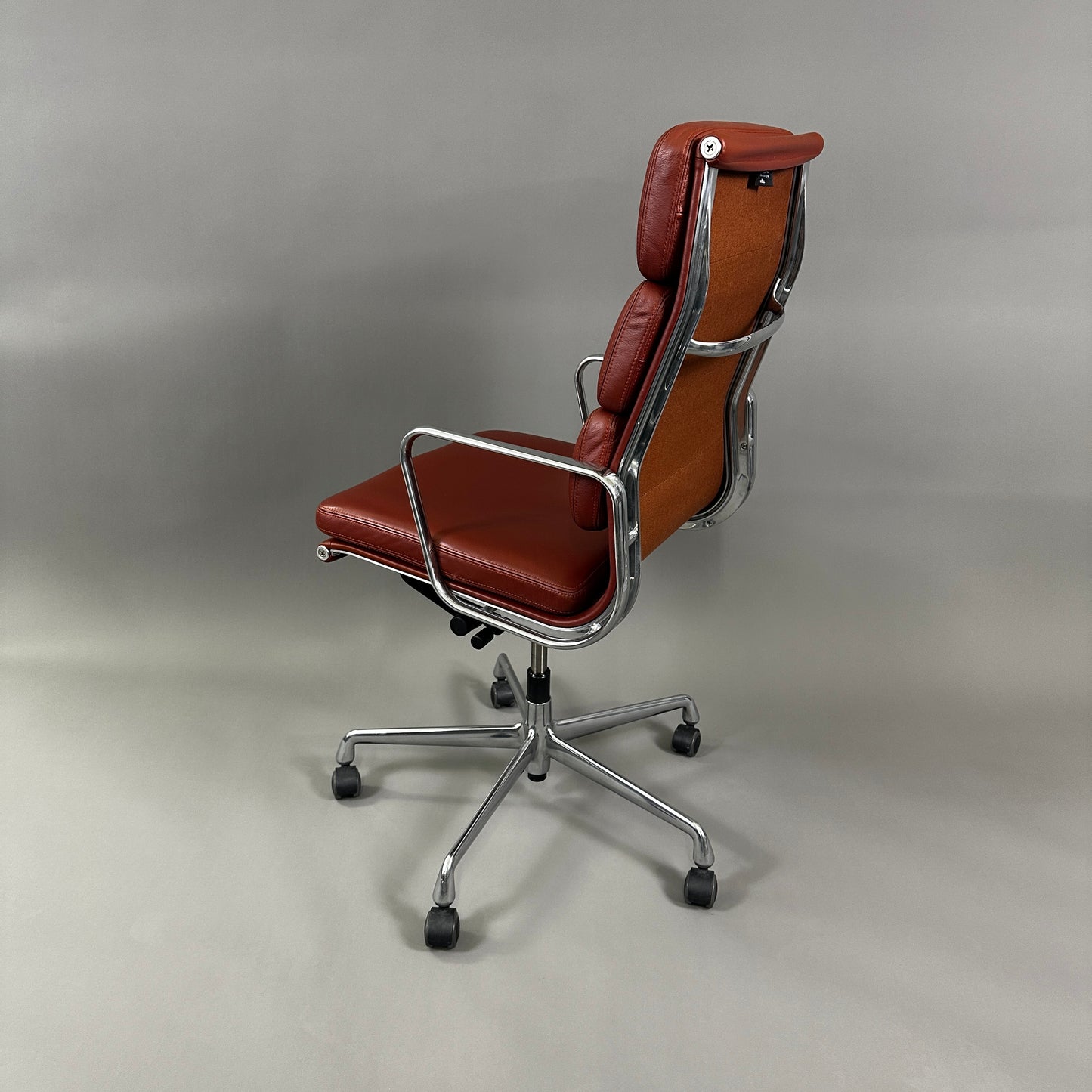 Vitra EA219 Leder rotbraun