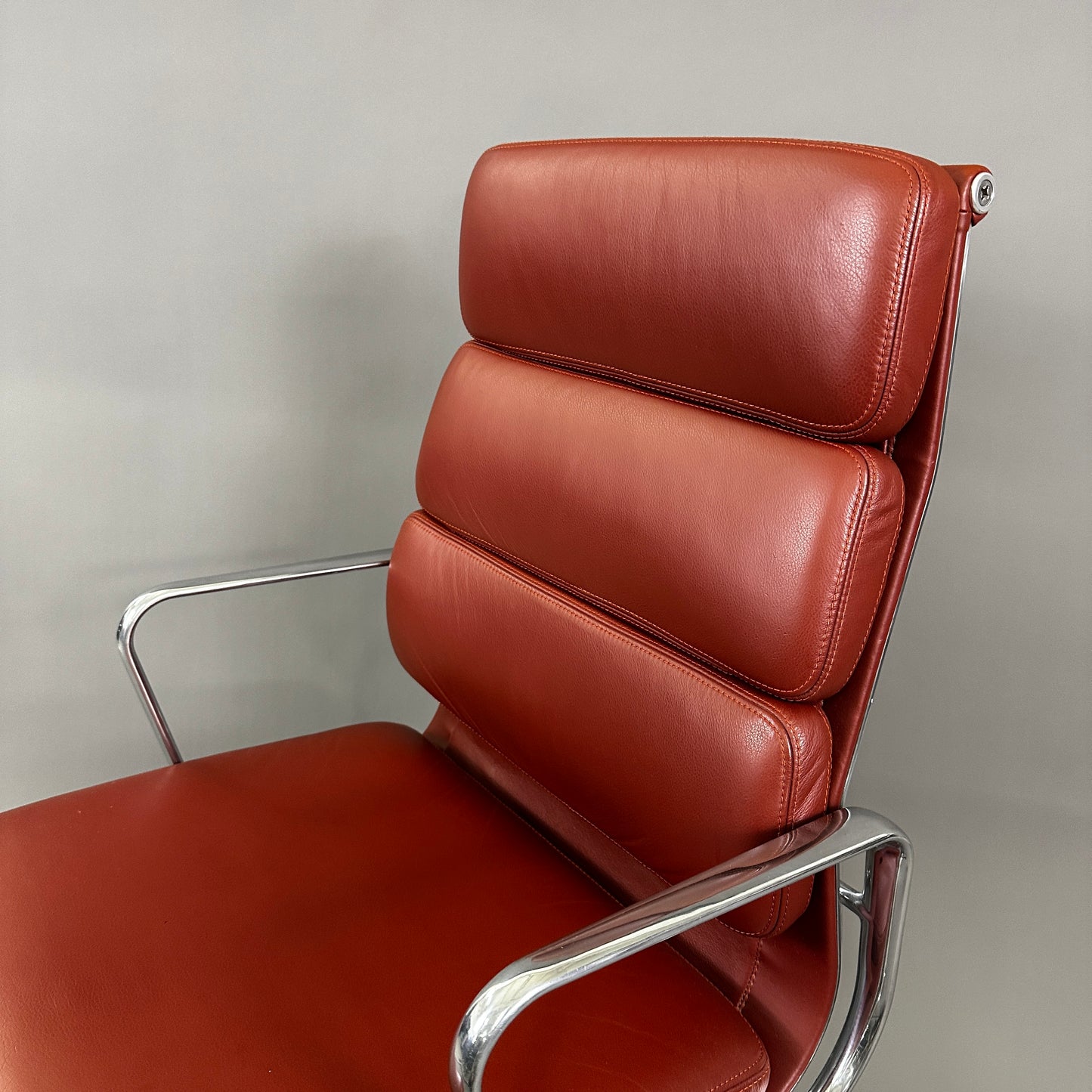 Vitra EA219 Leder rotbraun